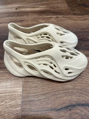Dupe Yeezy Foamrunners Foam Slip-On Clog - Cream